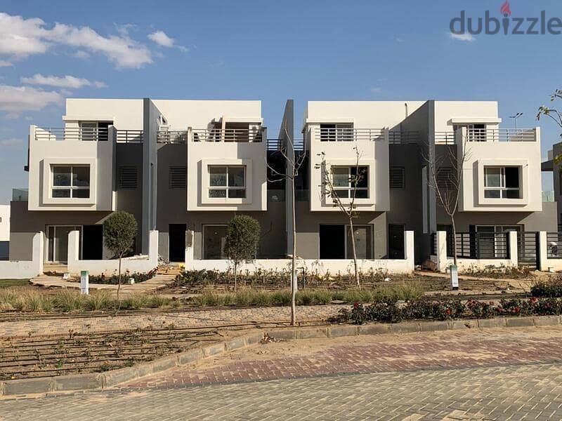 Twin house 280 m fully finished 90% for sale Under market price in Compound Hyde Park 3