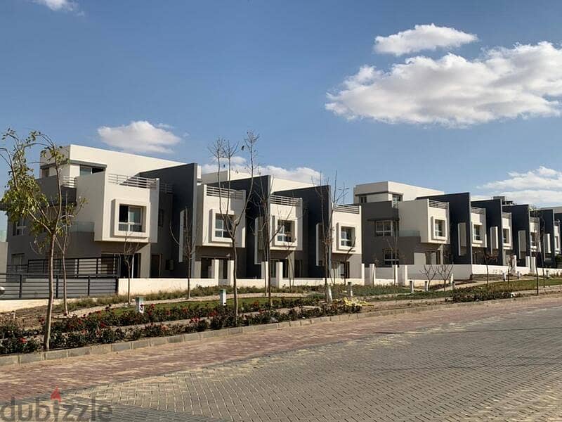 Twin house 280 m fully finished 90% for sale Under market price in Compound Hyde Park 7