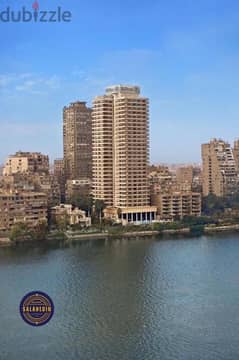 شقة بحري كبيرة للبيع علي النيل في الزمالك امام فندق هليتون القاهرة