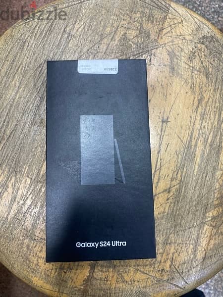 Galaxy S24 Ultra dual sim 256/12G Black جديد متبرشم بضمان الوكيل 4