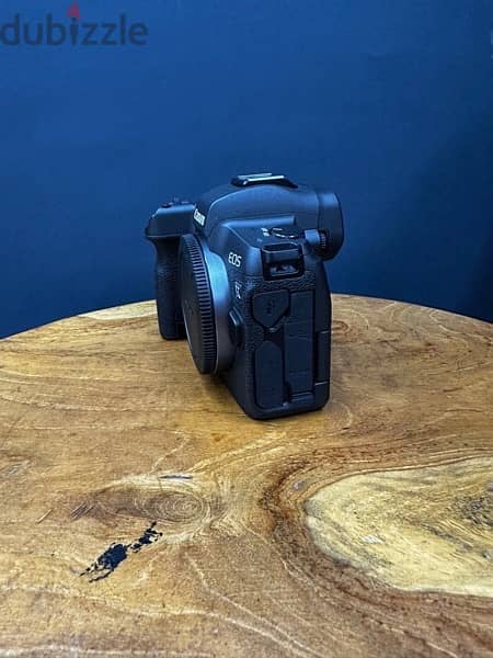 Canon  camera EOS R 2