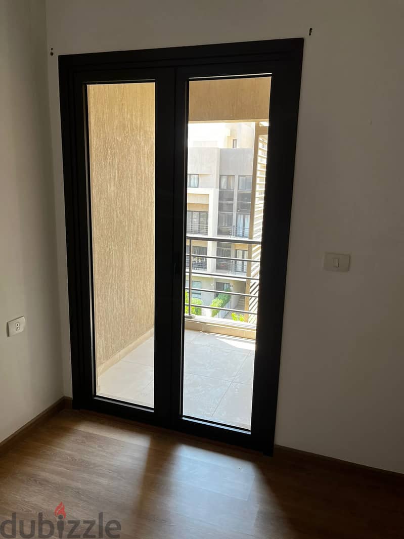 Penthouse 193m for sale in fifth square marasem Fully finished 4