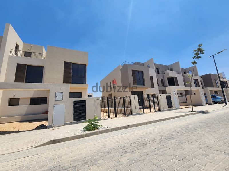 Town house for sale in sodice esat prime location 13