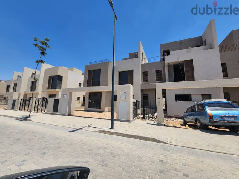 Town house for sale in sodice esat prime location 16