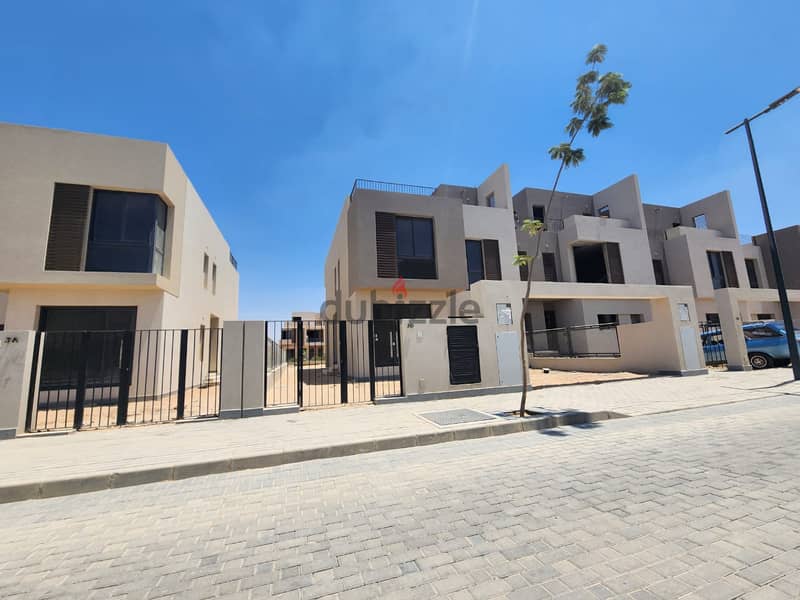 Town house for sale in sodice esat prime location 17