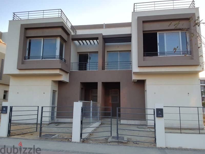 Semi-finished middle townhouse with private roof in Palm Hills, New Cairo  With the best view, the largest open view and landscape 1