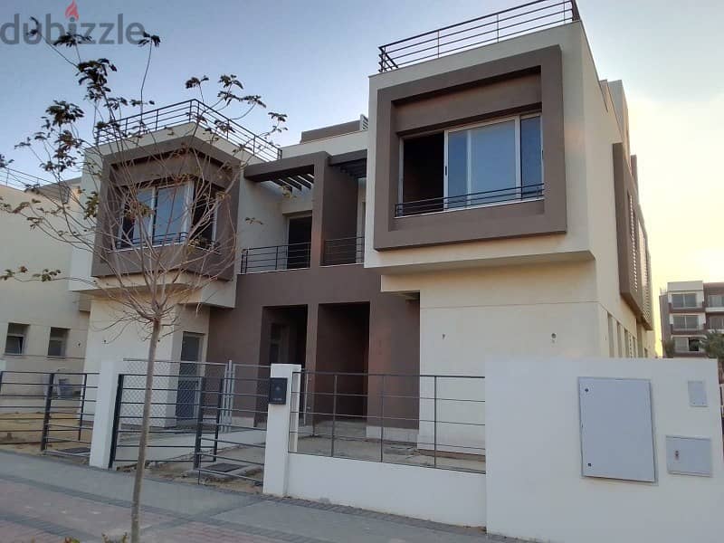 Semi-finished middle townhouse with private roof in Palm Hills, New Cairo  With the best view, the largest open view and landscape 3