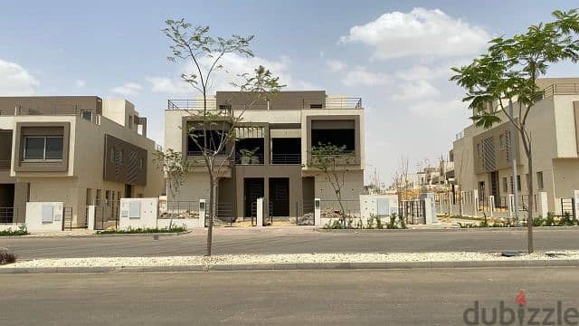 Semi-finished middle townhouse with private roof in Palm Hills, New Cairo  With the best view, the largest open view and landscape 4