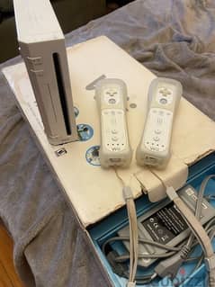 Wii used like new - جهاز فى حالة ممتازة + دراعين