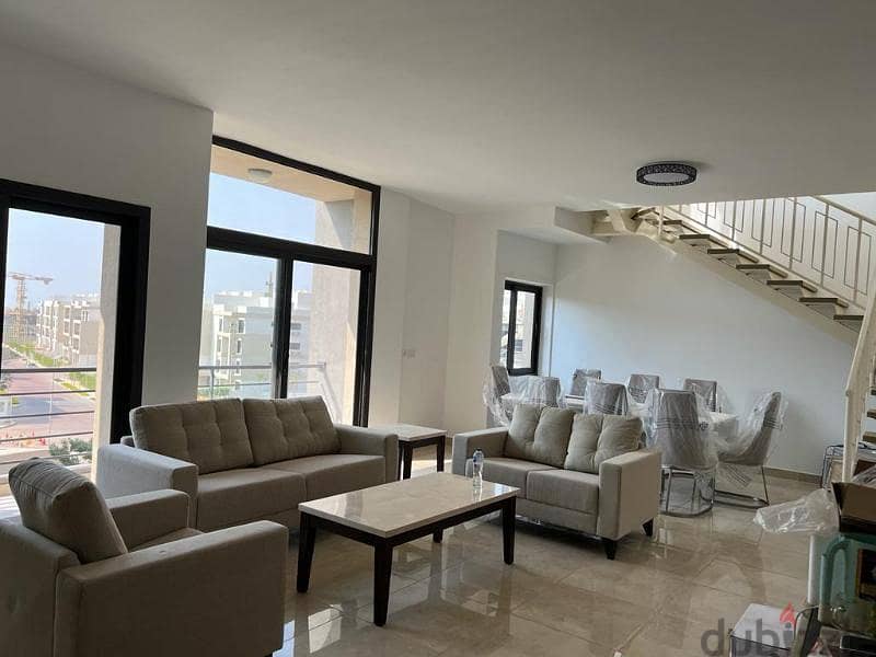 Penthouse Full furnished + Acs Very prime location 15