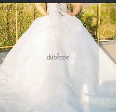 فستان زفاف ابيض للبيع