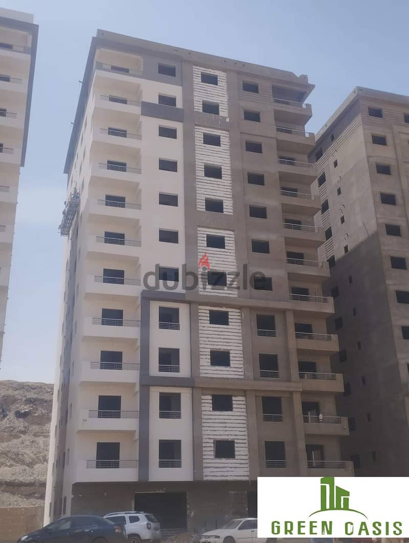 Received immediately at a snapshot price. . 100 sqm apartment for sale in installments in Nasr City, Al-Waha District, in the Green OASIS Compound. 2
