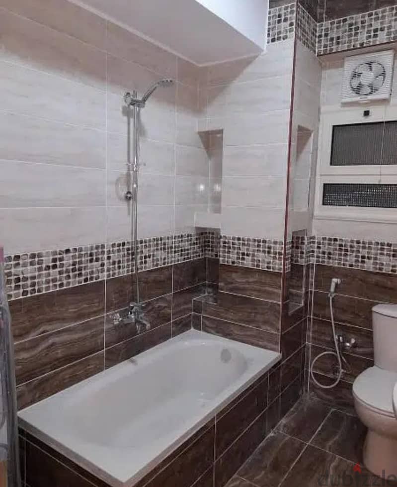Apartment for sale with kitchen and air conditioners, New Cairo, Third District, near Fatima Al-Sharbatly Mosque and Al-Baghdadi Square.  First reside 11
