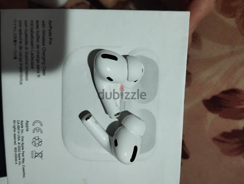 Airpods Pro. . . Apple 3