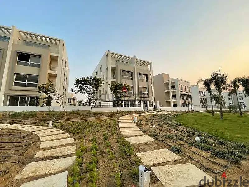 for sale apartment prime location on landscape in compound hyde park new cairo 7