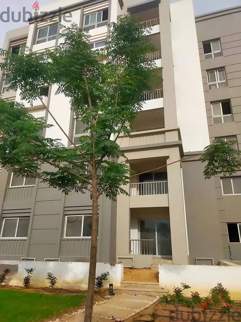 for sale apartment prime location on landscape in compound hyde park new cairo 10