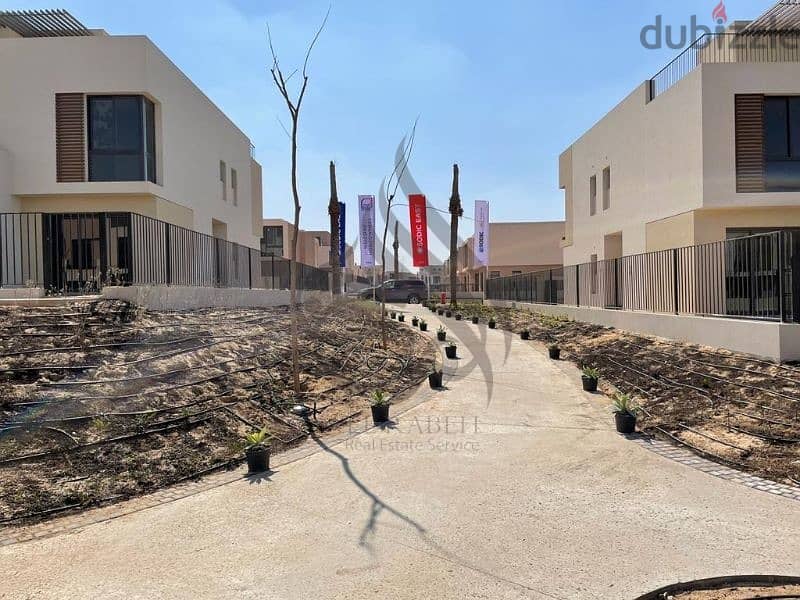 Townhouse Middle for sale in Sodic East Shorouk with a down payment under market price تاون هاوس ميديل للبيع في سوديك ايسيت الشروق بمقدم و اقساط اقل م 2