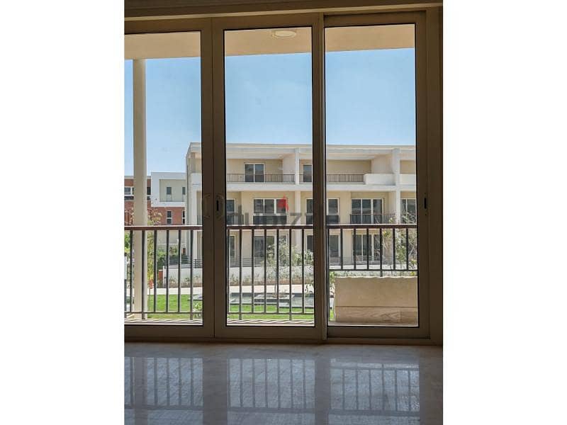 apartment for sale at pyramids hills compound 9