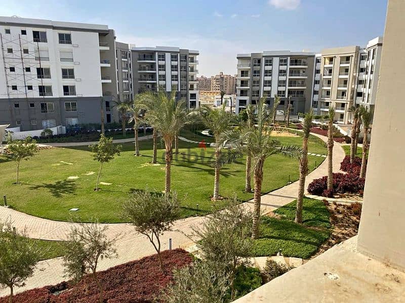With just a 5% down payment, a luxurious apartment for sale, 115 sqm, with a private garden and a landscape view, available on installment in Hyde Par 1