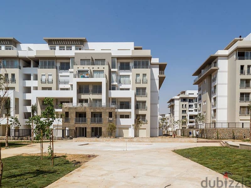 With just a 5% down payment, a luxurious apartment for sale, 115 sqm, with a private garden and a landscape view, available on installment in Hyde Par 9