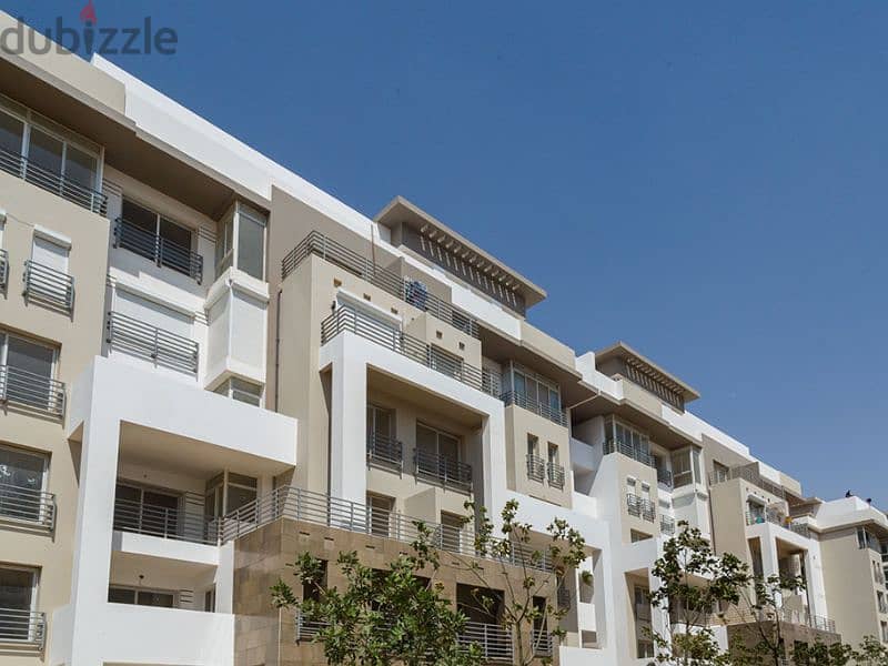 With just a 5% down payment, a luxurious apartment for sale, 159 sqm, with a private garden and a landscape view, available on installment in Hyde Par 8