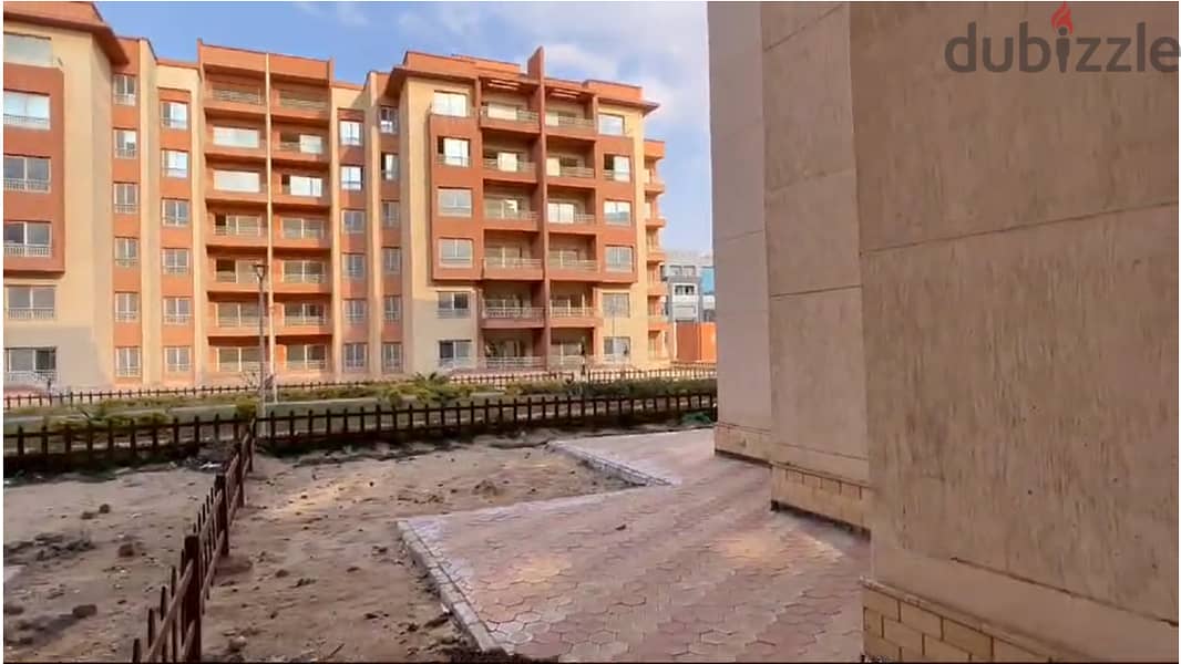 Ground floor Apartment for sale with a finished garden, 3 rooms 12