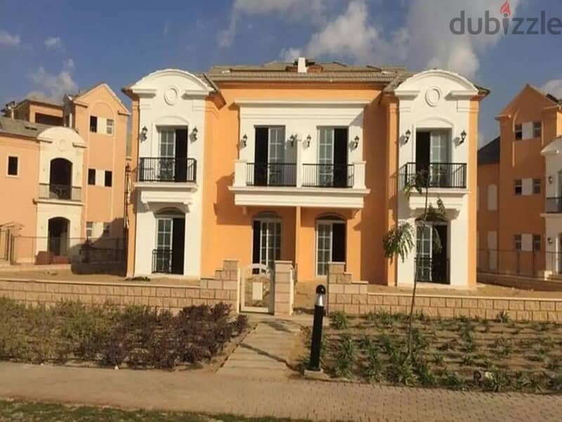 Immediate villa for sale in the heart of Golden Square at an unbeatable price 3