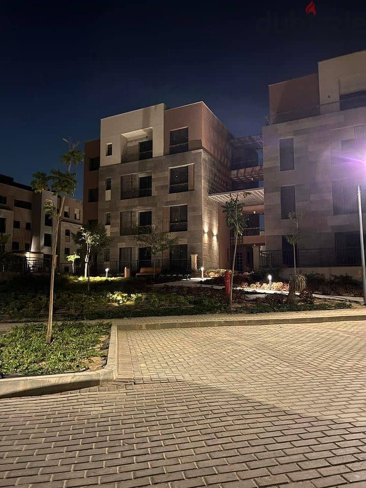 Ground floor apartment 160 sqm + garden 81 sqm located on the main 90th Street directly in the heart of the Fifth Settlement, Al Marasem Compound, Fif 4