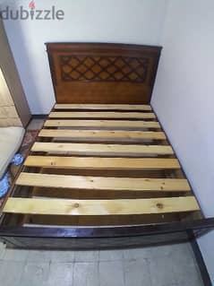 للبيع سرير خشب كبير بالملل ١٦٠ سم 0