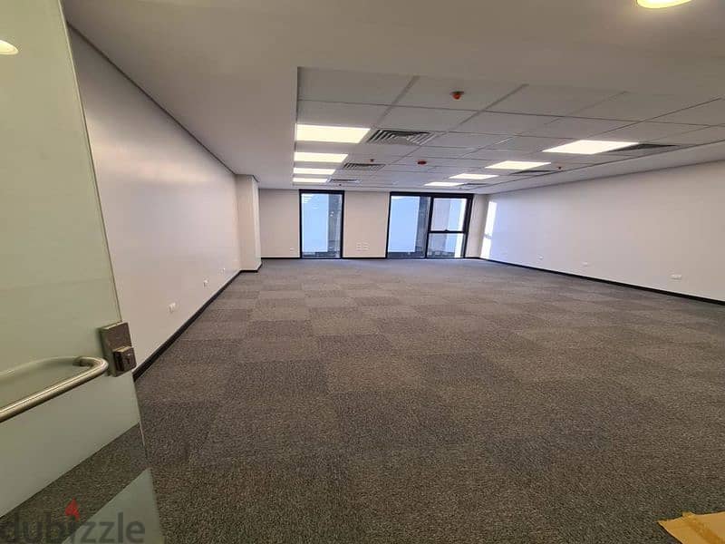Distinctive office for rent in Hyde Park - Business District 3