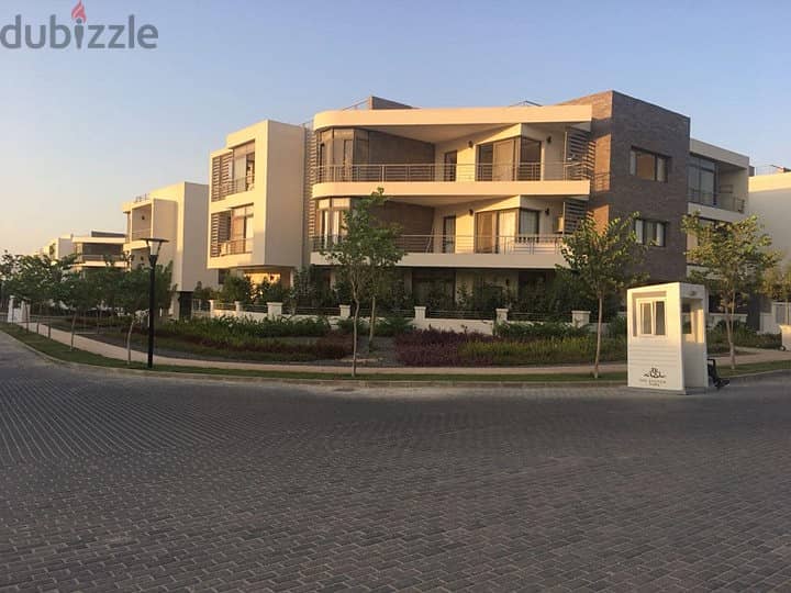 Apartment for sale in the Fifth Settlement, Taj City Compound, directly on the Suez Road, minutes from Heliopolis and Nasr City, in installments and t 9