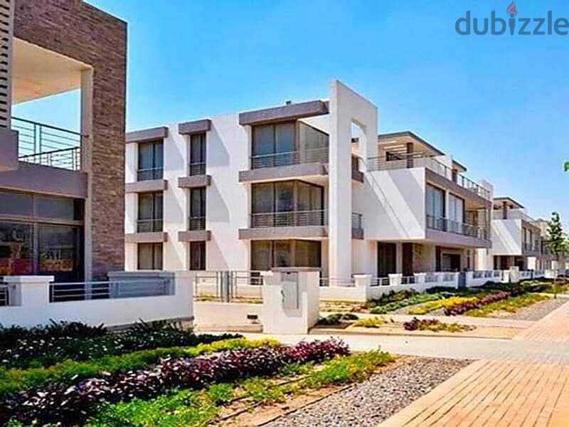 Apartment for sale in a full-service compound -  بسعر مميز لسرعه البيع في كمبوند  التجمع الخامس 8