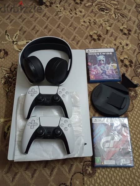 PS5 brand new with extra accessories 1