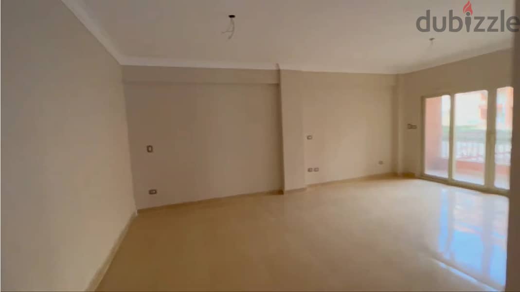 Ground floor Apartment for sale with a finished garden, 3 rooms 9