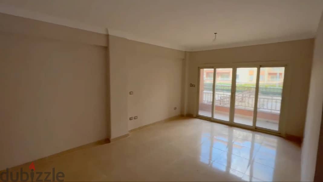 Ground floor Apartment for sale with a finished garden, 3 rooms 10