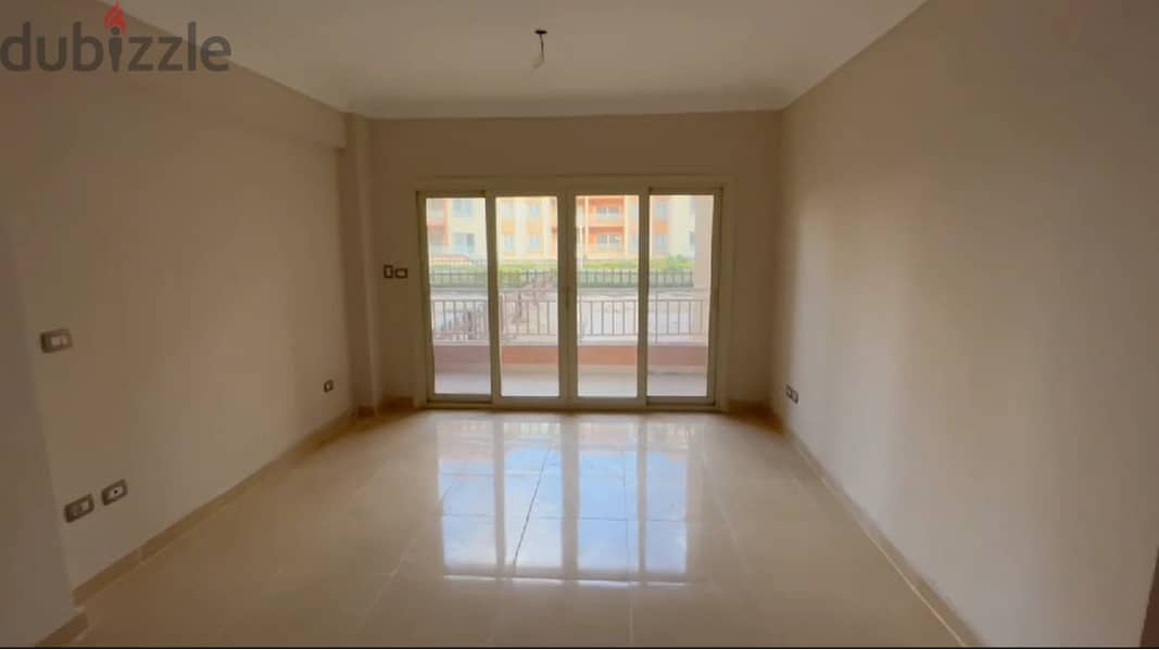 Ground floor Apartment for sale with a finished garden, 3 rooms 11