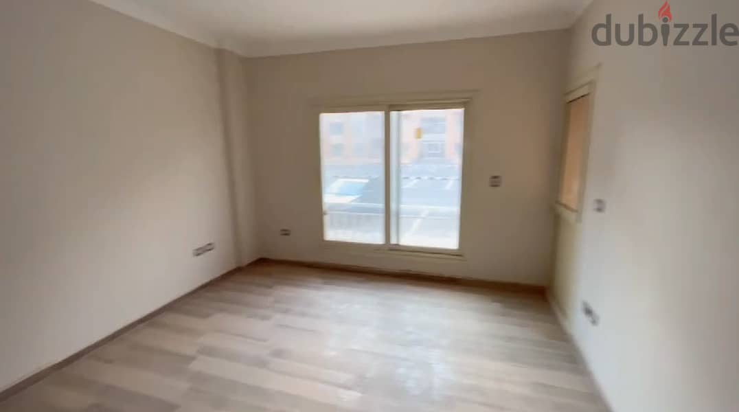 Ground floor Apartment for sale with a finished garden, 3 rooms 18