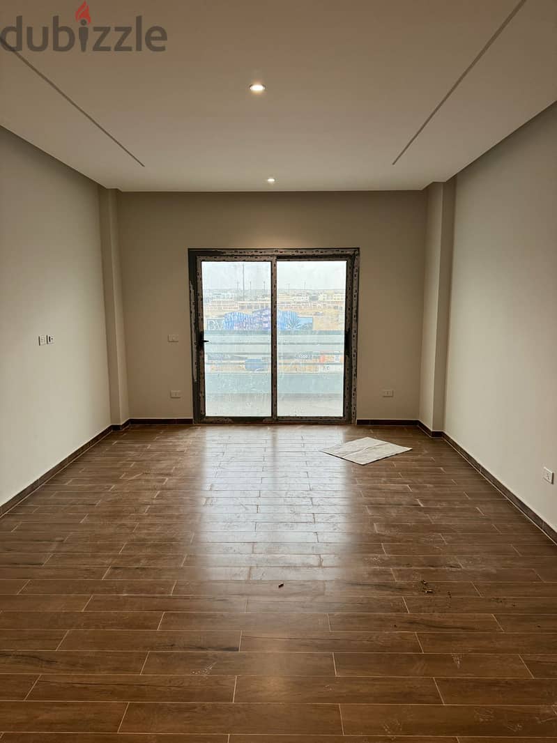 apartment for sale 200m fourth floor fully finished prime location  in the Sourthen Lotus infront of Emaar Mivida under market price 5