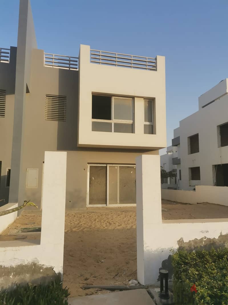 Modern Middle Townhouse 248m For Sale With Land Area 213m the best Cluster In Hyde Park Resident Compound In Fifth Settlement 2