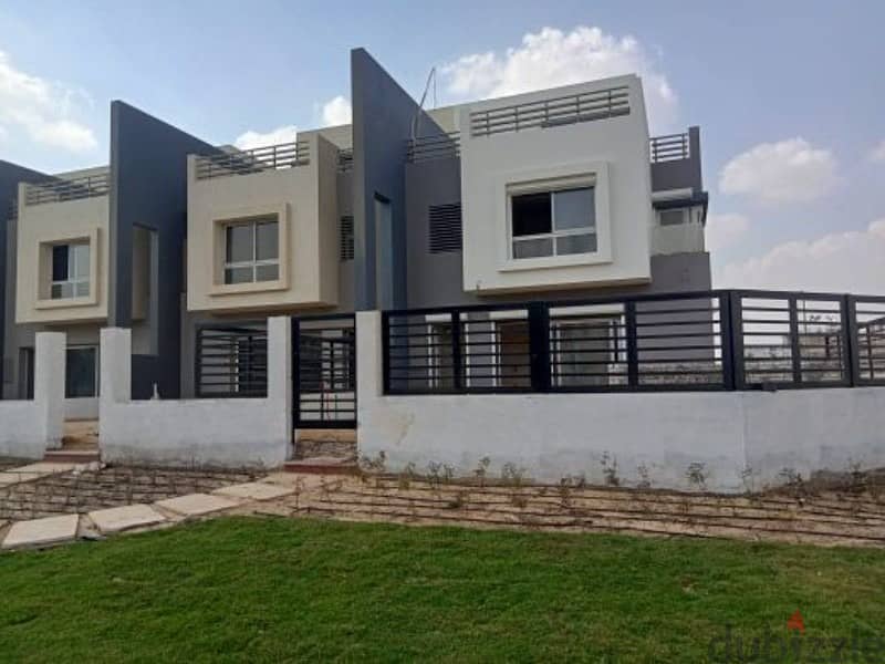 Modern Townhouse 208m With Land 200m For Sale In Hyde Park In Fifth Settlement 6