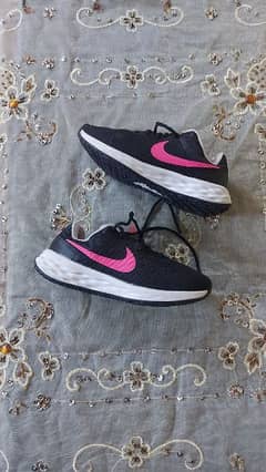 ADIDAS and Nike shos original size 38 /36 used very good for girls