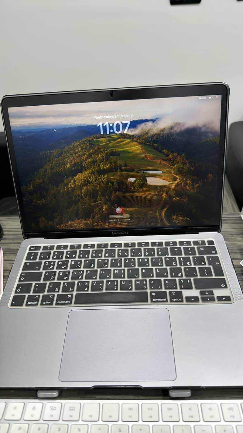 Apple macbook air 13" Display, M1 /8g 256g space grey 1