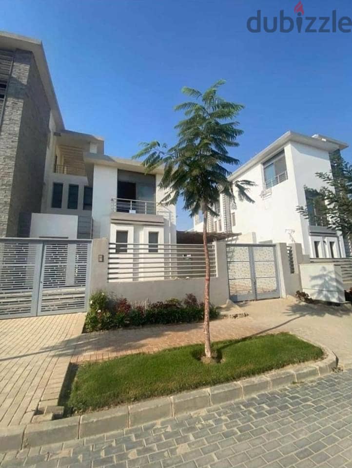 Stand alone villa for sale in Taj City Compound with the biggest cash discount of 40% in front of the airport and behind Kempinski in installments ove 8
