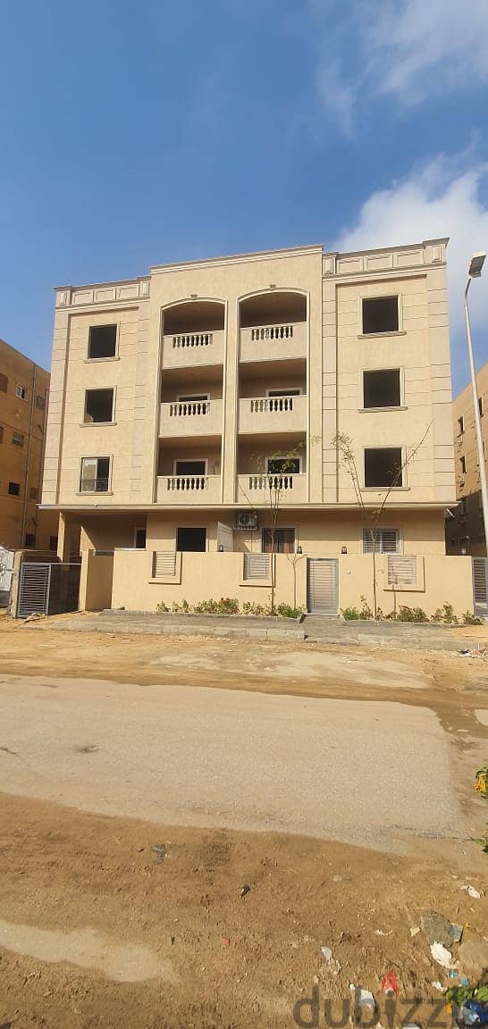 Immediate receipt of a 176 sqm apartment in front of a recurring floor at a snapshot price in Shorouk City 4
