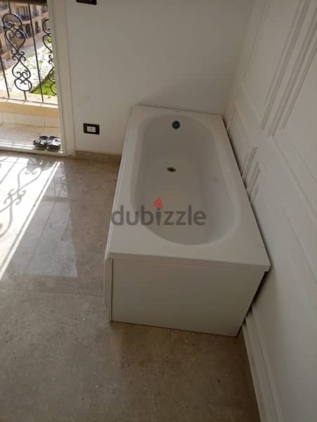 New Duravit bathtub with sides 2