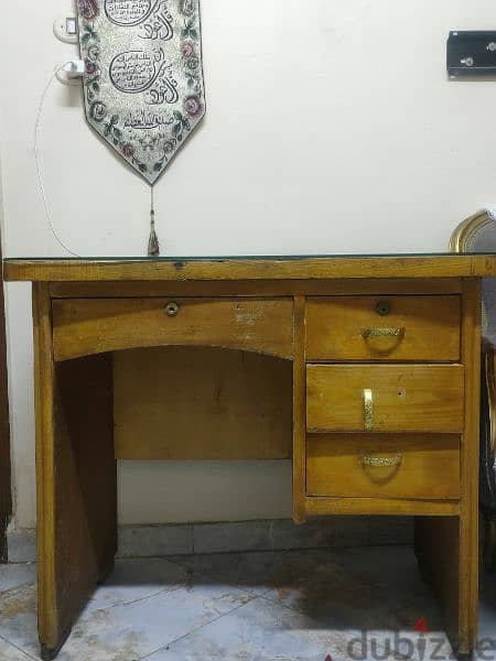 wooden desk مكتب 2