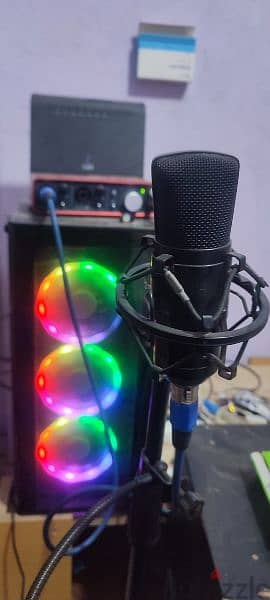 scarlett 2i2 + microphone m audio 2