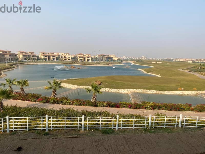 own a palace in my city overlooking the largest lakes and golf courses in the city, directly in front of the Four Seasons Hotel. 3