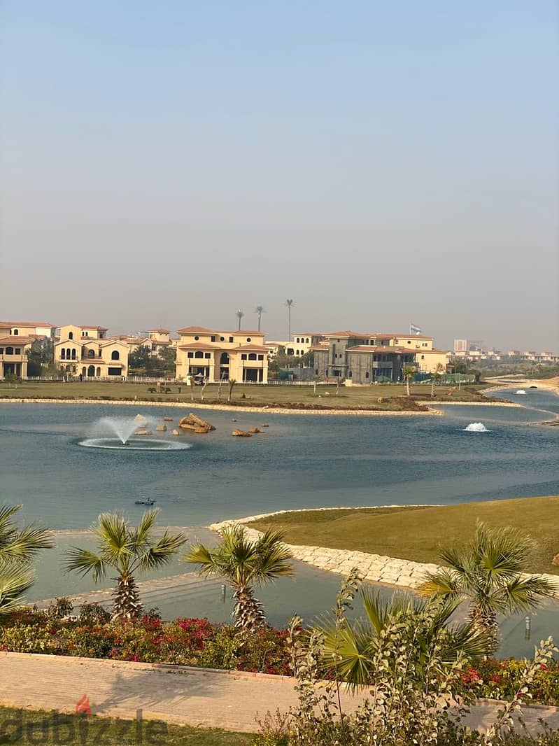 own a palace in my city overlooking the largest lakes and golf courses in the city, directly in front of the Four Seasons Hotel. 12