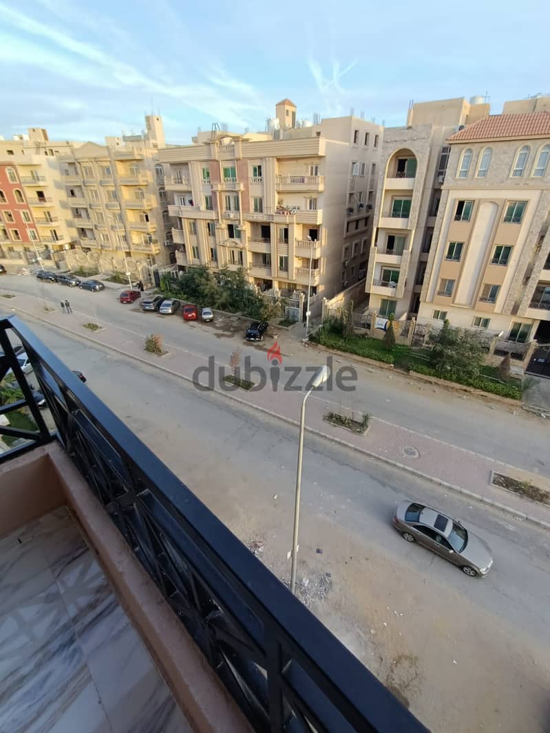 Finished apartment with hotel finishing, immediate receipt, for sale in the Fifth Settlement in the Lotus area, a static building, registered with a r 4